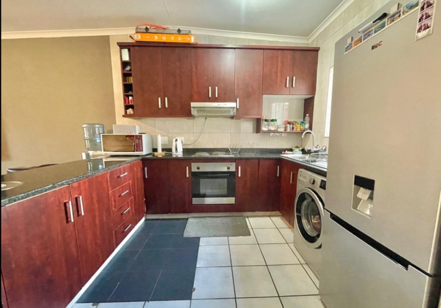 2 Bedroom Property for Sale in Mulbarton Gauteng
