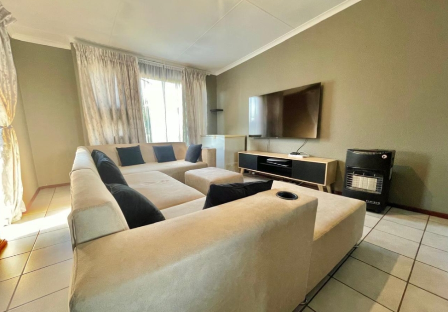 2 Bedroom Property for Sale in Mulbarton Gauteng