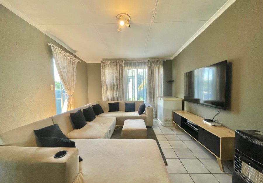 2 Bedroom Property for Sale in Mulbarton Gauteng