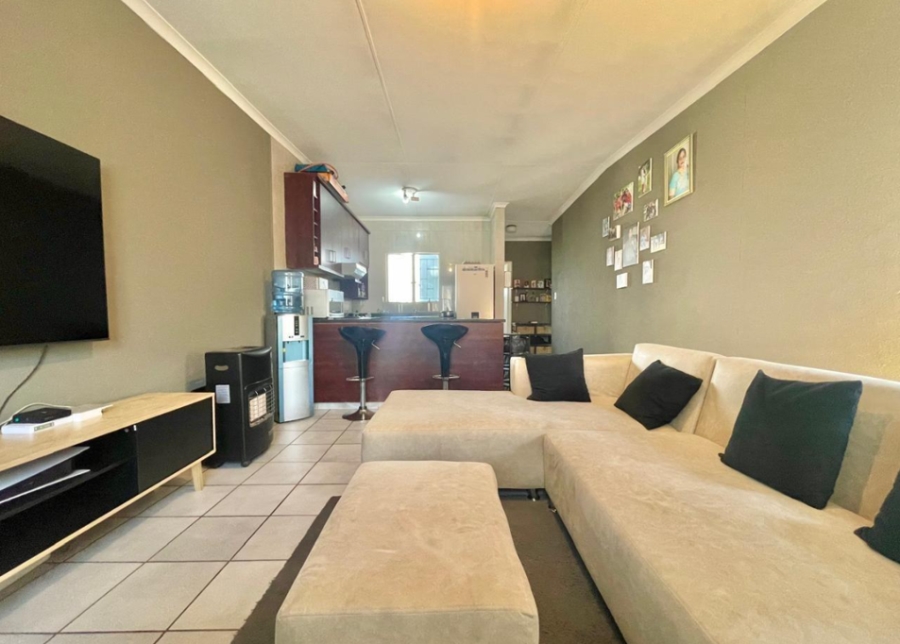 2 Bedroom Property for Sale in Mulbarton Gauteng