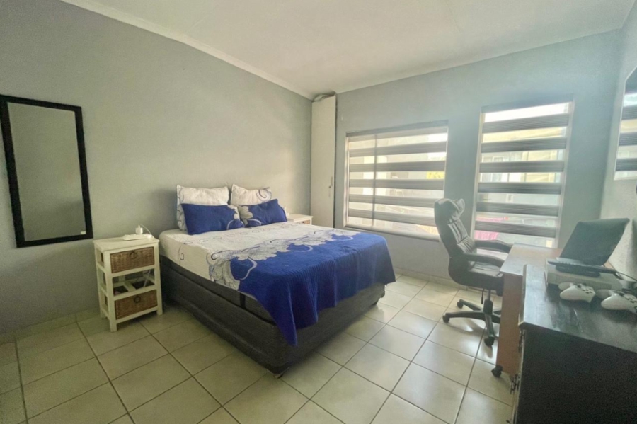 2 Bedroom Property for Sale in Mulbarton Gauteng