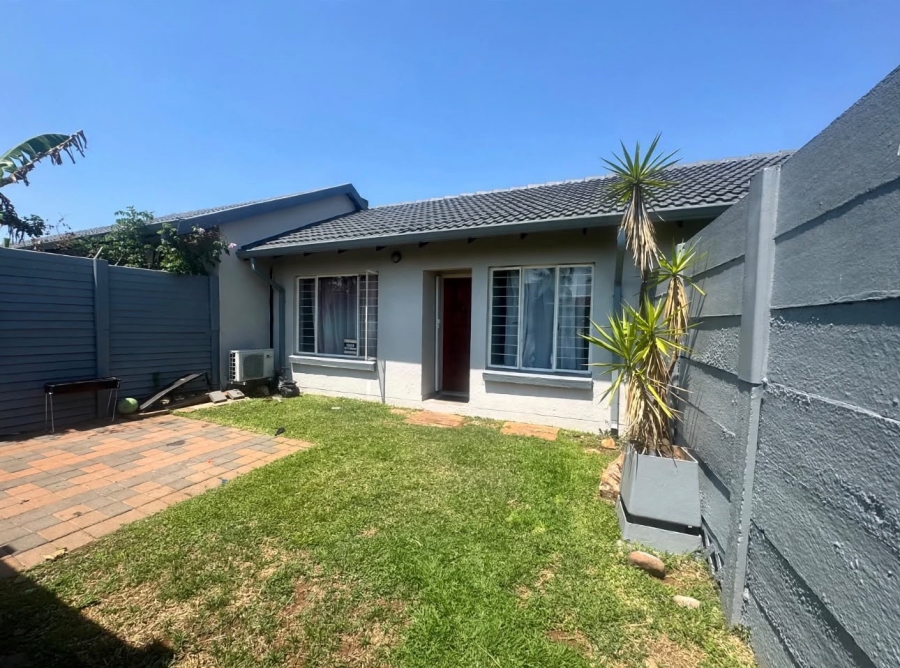 2 Bedroom Property for Sale in The Reeds Gauteng