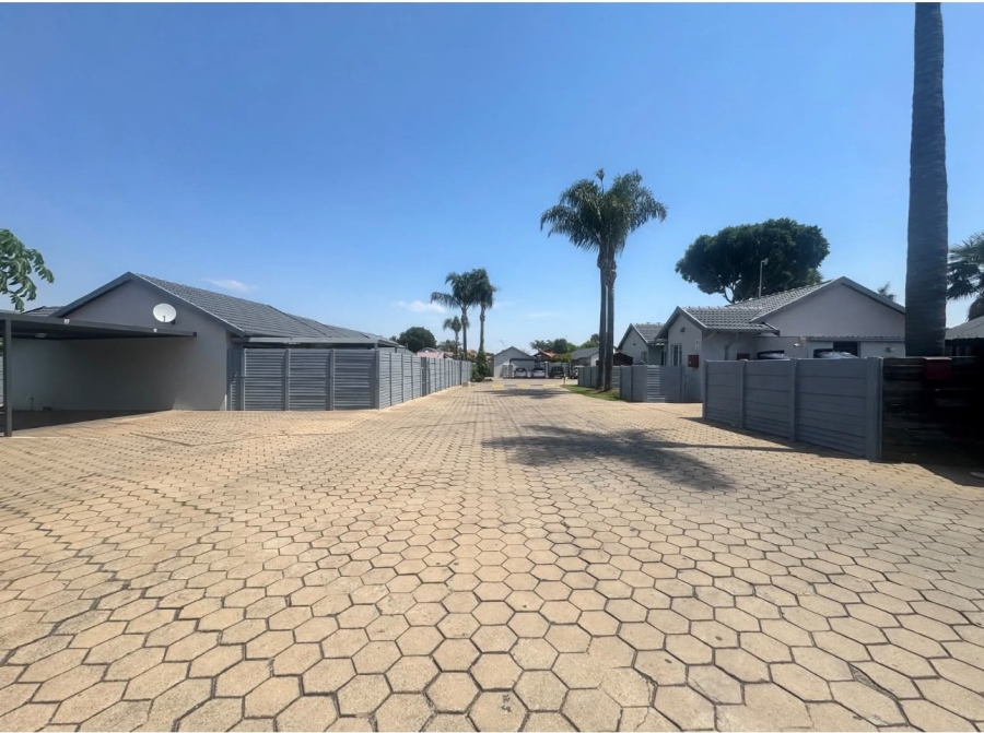 2 Bedroom Property for Sale in The Reeds Gauteng