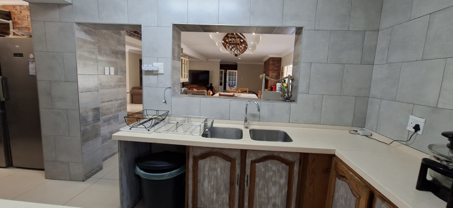 5 Bedroom Property for Sale in Chancliff A H Gauteng