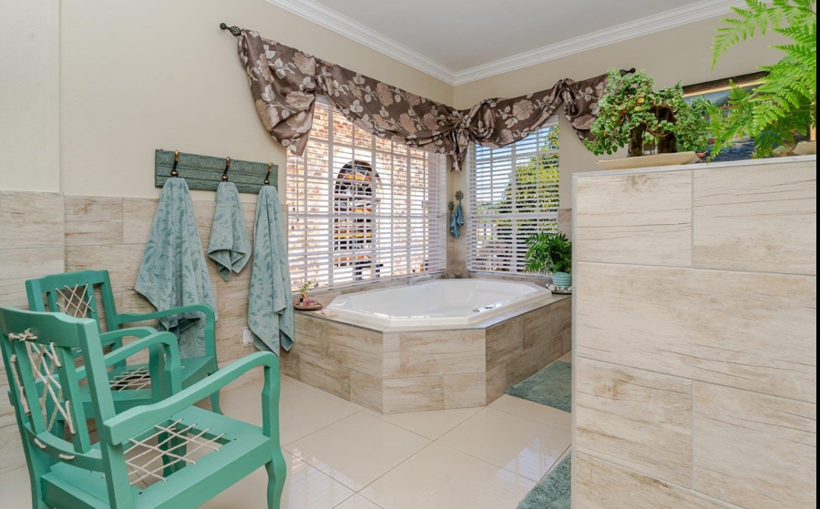 5 Bedroom Property for Sale in Chancliff A H Gauteng