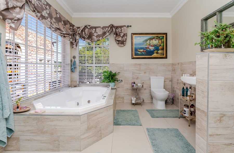 5 Bedroom Property for Sale in Chancliff A H Gauteng