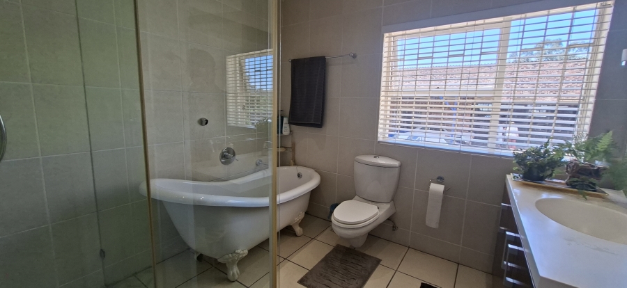 5 Bedroom Property for Sale in Chancliff A H Gauteng
