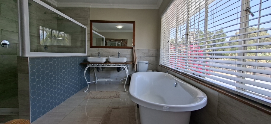 5 Bedroom Property for Sale in Chancliff A H Gauteng