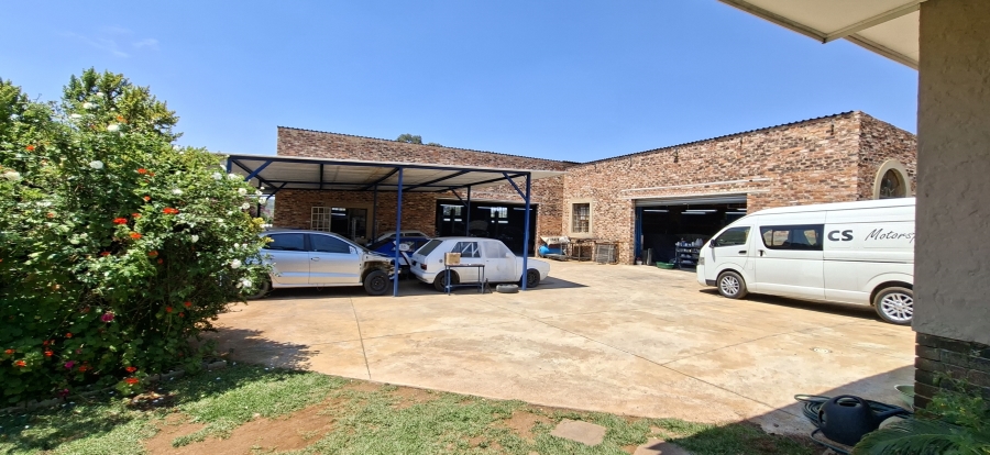 5 Bedroom Property for Sale in Chancliff A H Gauteng