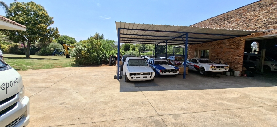 5 Bedroom Property for Sale in Chancliff A H Gauteng