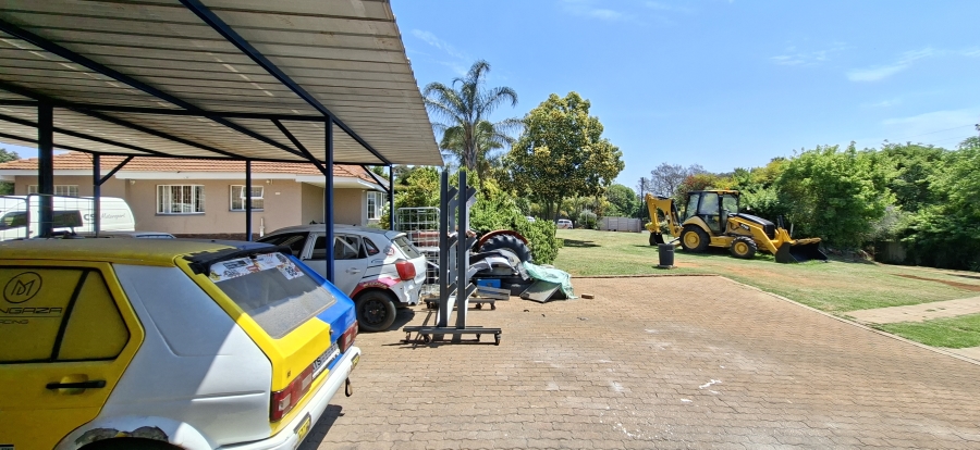 5 Bedroom Property for Sale in Chancliff A H Gauteng