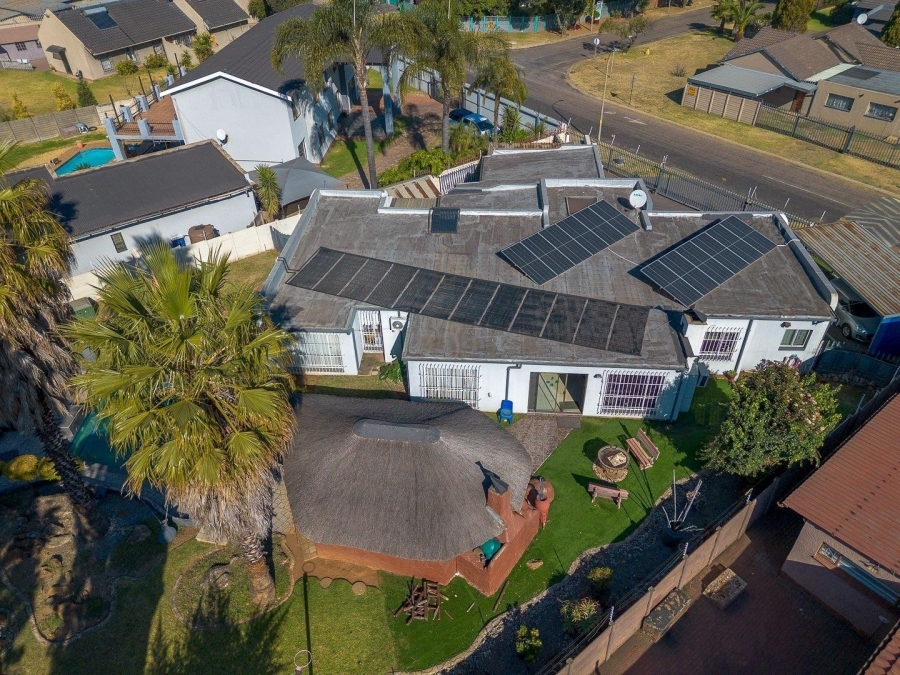 4 Bedroom Property for Sale in Verwoerdpark Gauteng