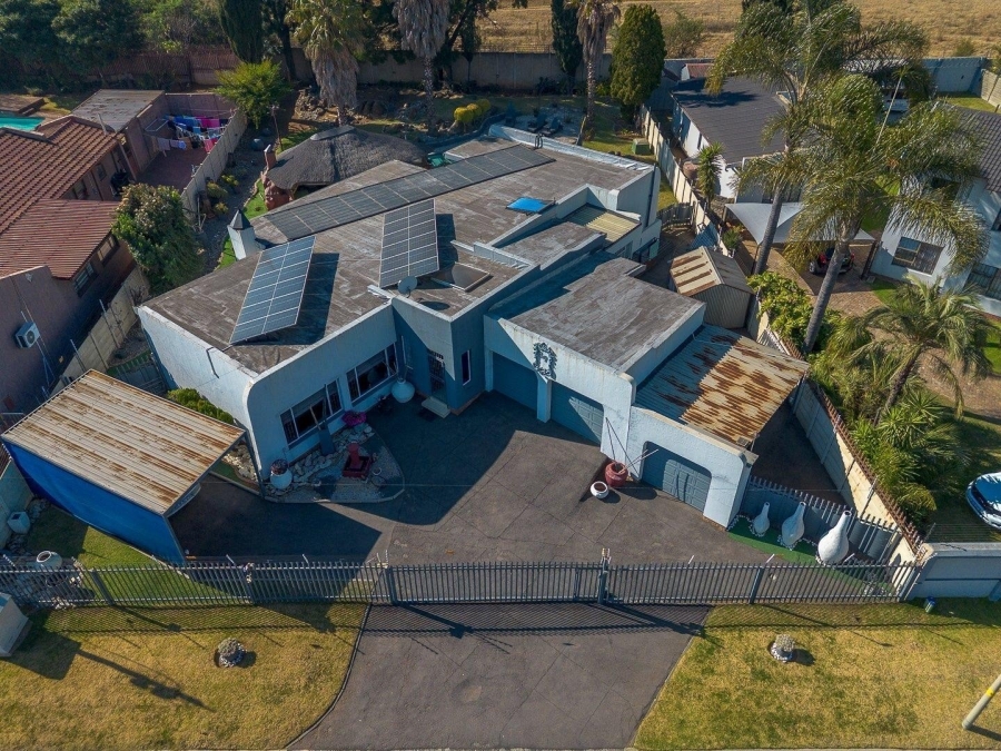 4 Bedroom Property for Sale in Verwoerdpark Gauteng