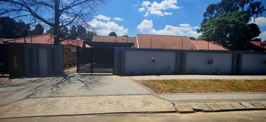 To Let 2 Bedroom Property for Rent in Albertsdal Gauteng