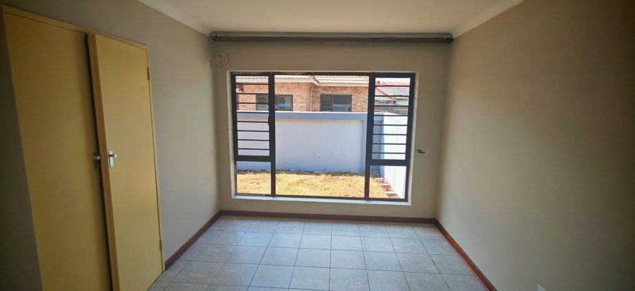 To Let 2 Bedroom Property for Rent in Albertsdal Gauteng