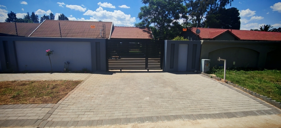 To Let 2 Bedroom Property for Rent in Albertsdal Gauteng