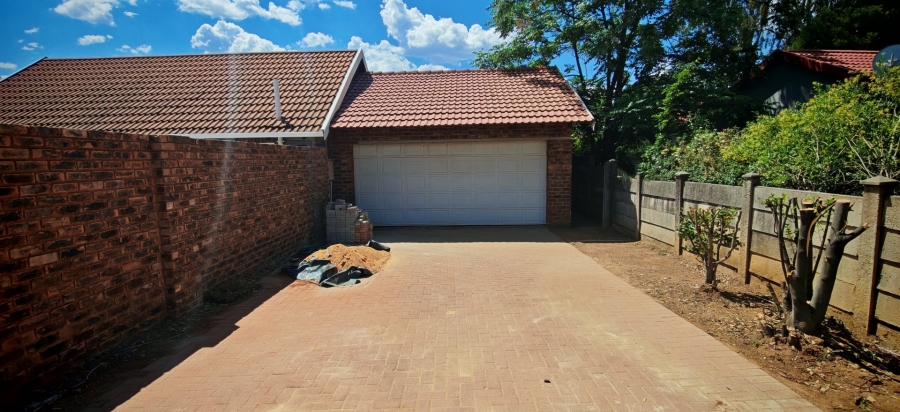 To Let 2 Bedroom Property for Rent in Albertsdal Gauteng
