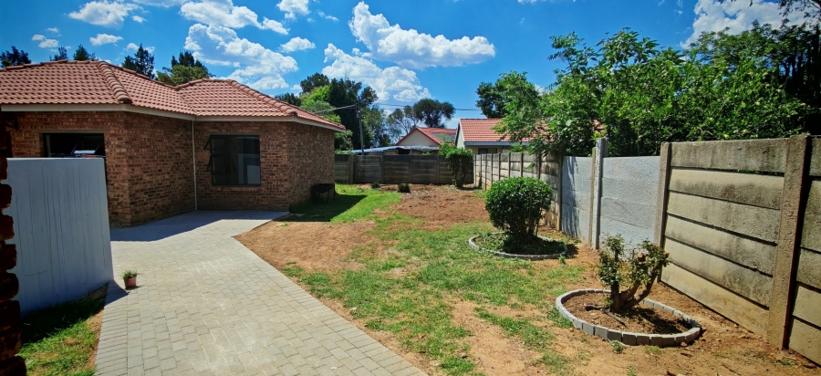 To Let 2 Bedroom Property for Rent in Albertsdal Gauteng