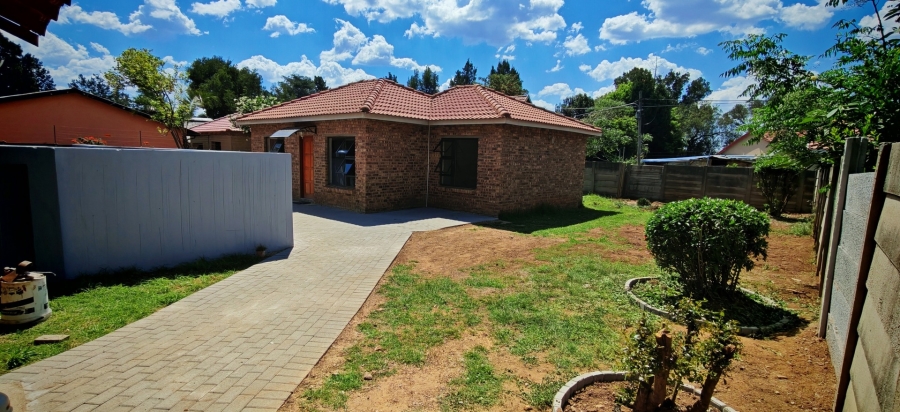 To Let 2 Bedroom Property for Rent in Albertsdal Gauteng