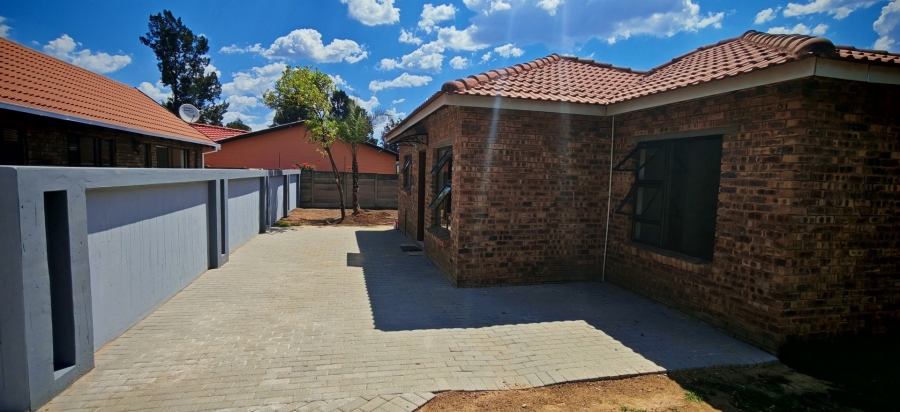 To Let 2 Bedroom Property for Rent in Albertsdal Gauteng