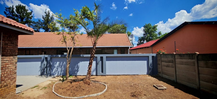 To Let 2 Bedroom Property for Rent in Albertsdal Gauteng