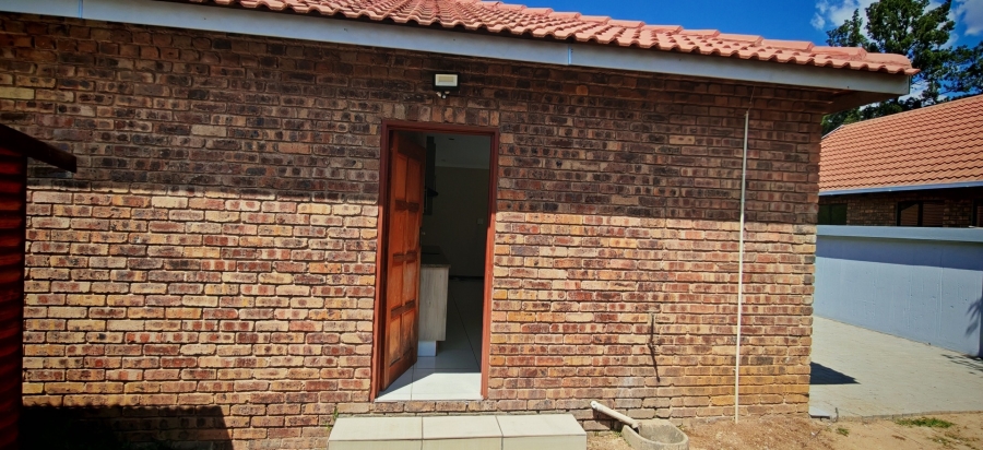 To Let 2 Bedroom Property for Rent in Albertsdal Gauteng