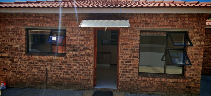 To Let 2 Bedroom Property for Rent in Albertsdal Gauteng