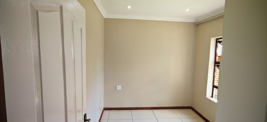 To Let 2 Bedroom Property for Rent in Albertsdal Gauteng