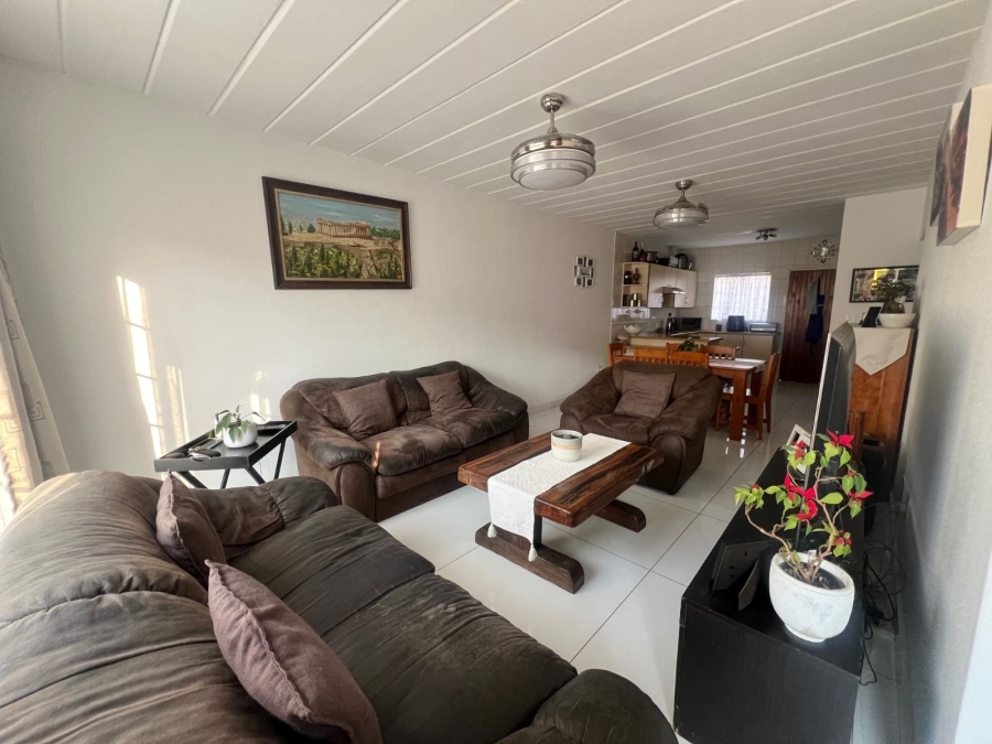 To Let 2 Bedroom Property for Rent in New Redruth Gauteng
