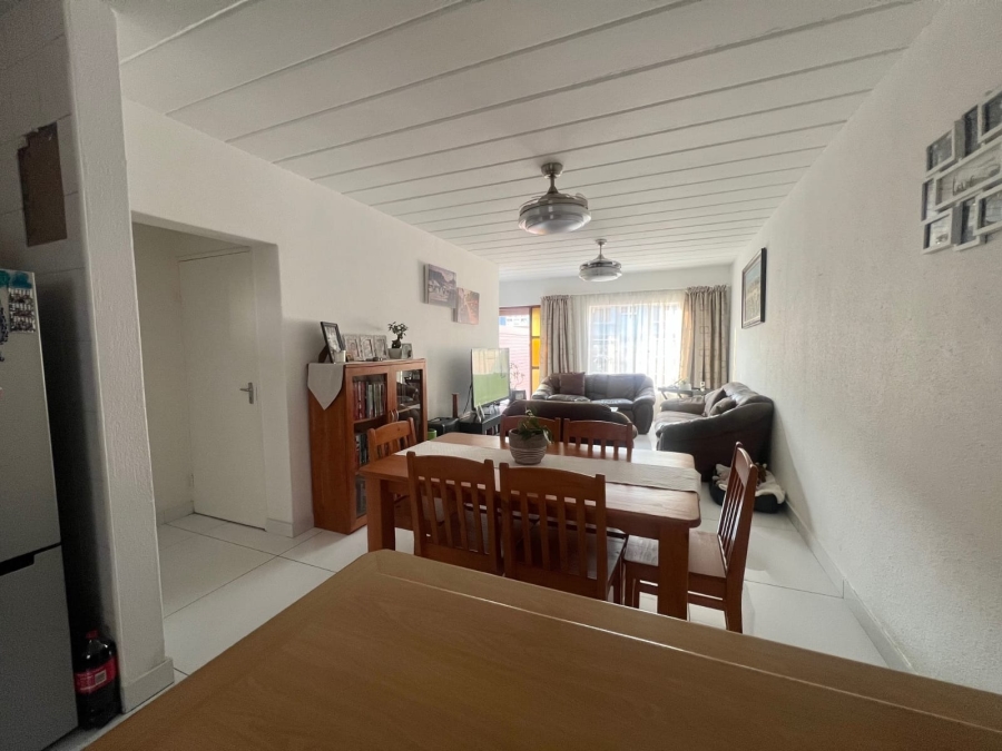To Let 2 Bedroom Property for Rent in New Redruth Gauteng