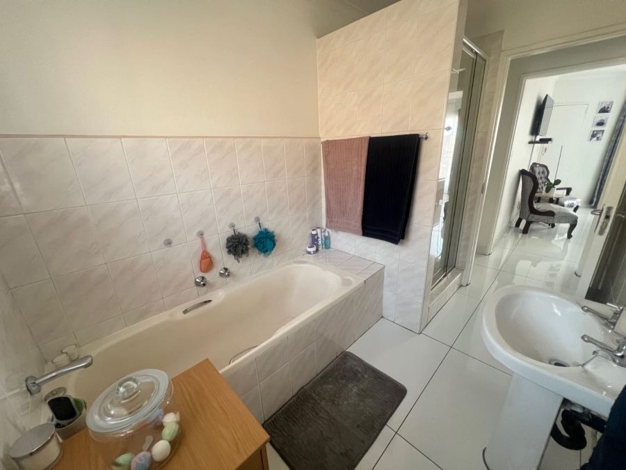 To Let 2 Bedroom Property for Rent in New Redruth Gauteng