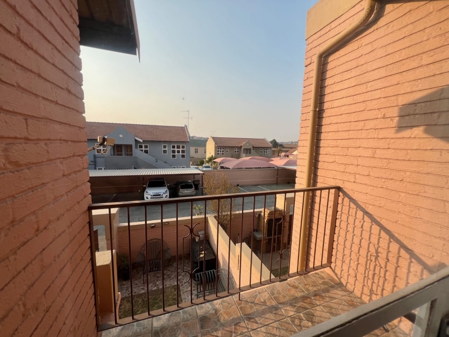 To Let 2 Bedroom Property for Rent in New Redruth Gauteng