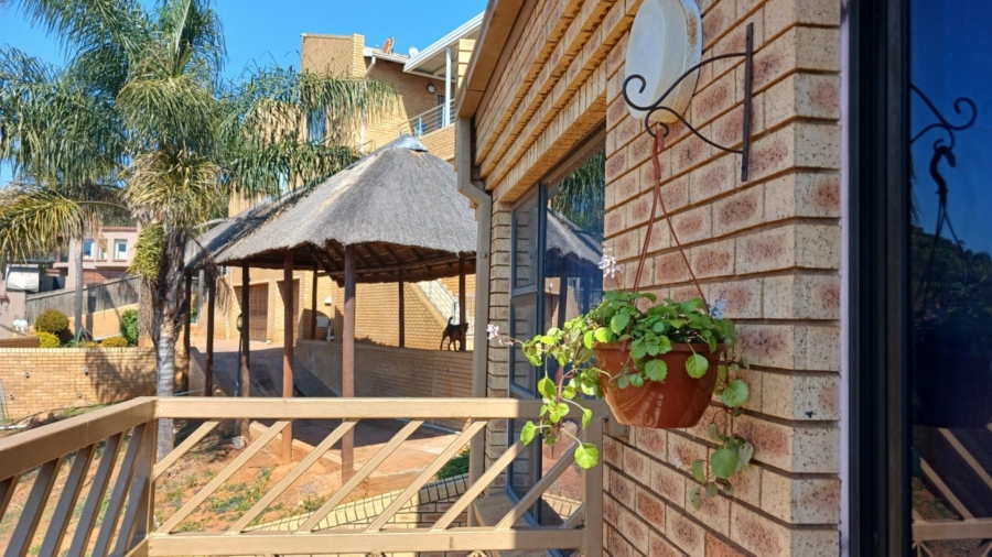To Let 1 Bedroom Property for Rent in Glenvista Gauteng