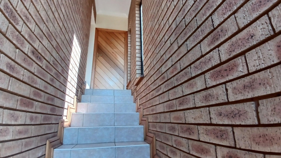 To Let 1 Bedroom Property for Rent in Glenvista Gauteng