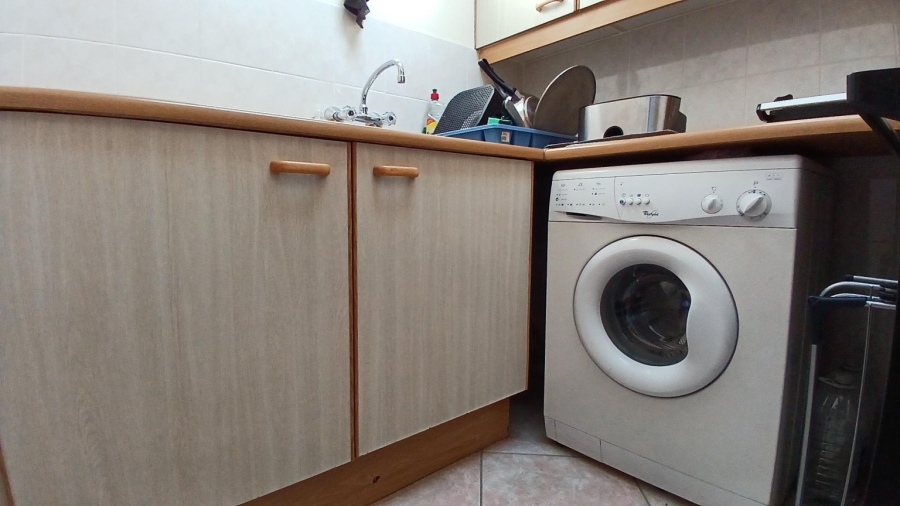 To Let 1 Bedroom Property for Rent in Glenvista Gauteng