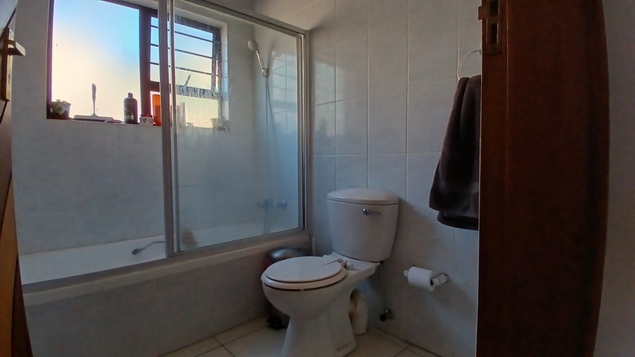 To Let 1 Bedroom Property for Rent in Glenvista Gauteng