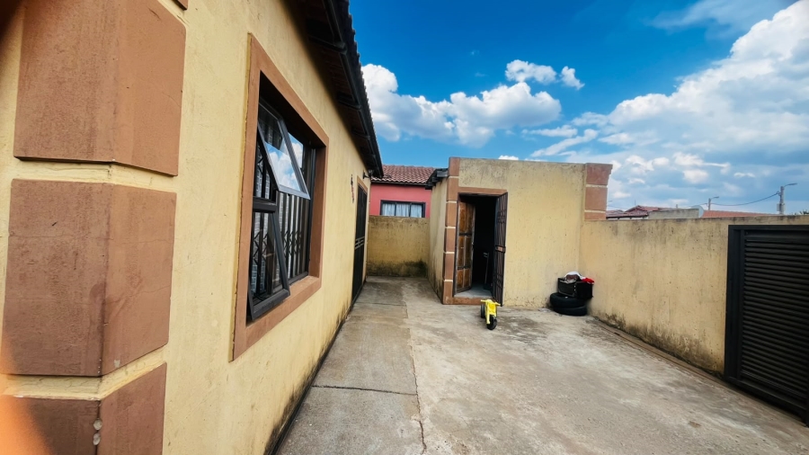 2 Bedroom Property for Sale in Chief A. Luthuli Park Gauteng