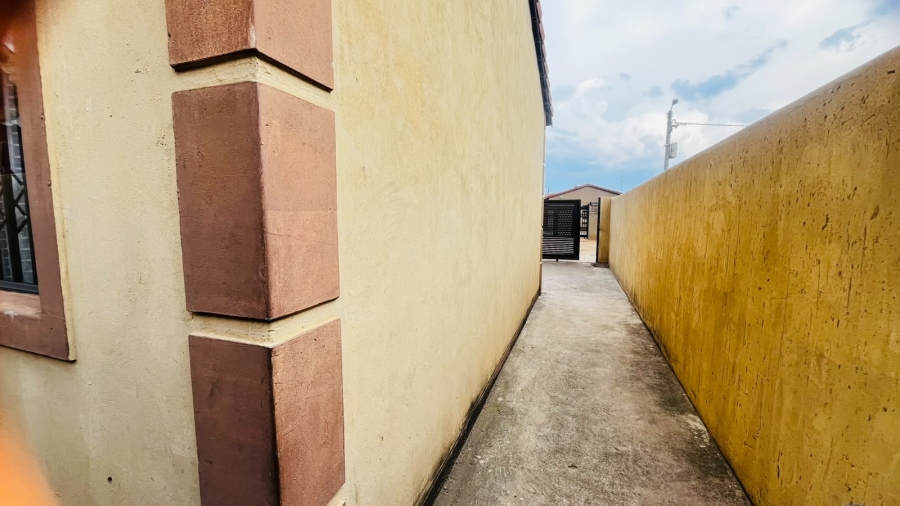 2 Bedroom Property for Sale in Chief A. Luthuli Park Gauteng