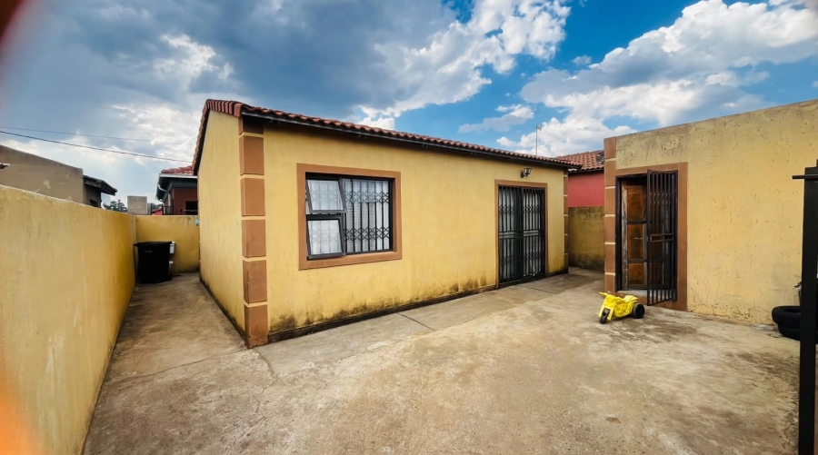 2 Bedroom Property for Sale in Chief A. Luthuli Park Gauteng