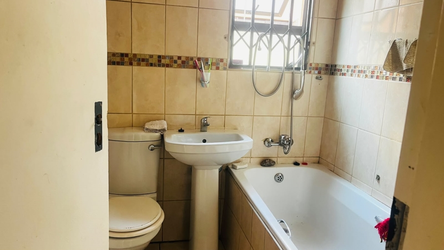 2 Bedroom Property for Sale in Chief A. Luthuli Park Gauteng