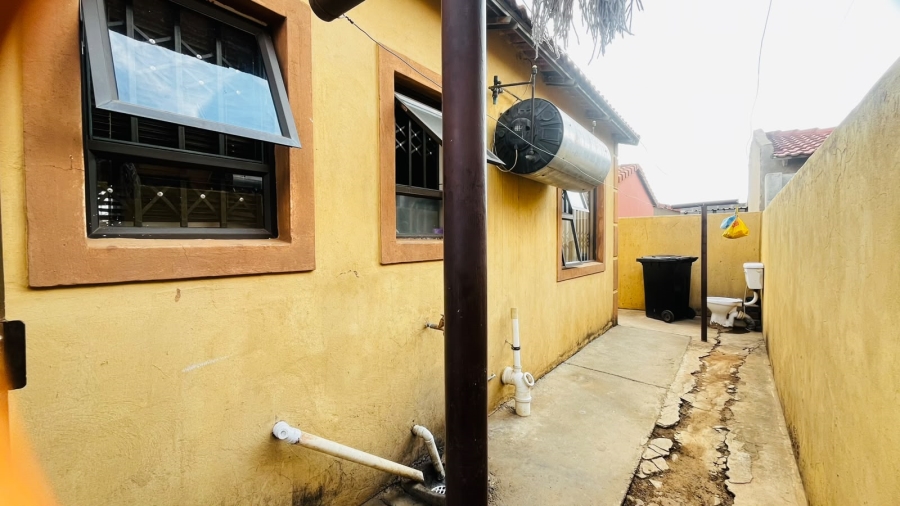 2 Bedroom Property for Sale in Chief A. Luthuli Park Gauteng