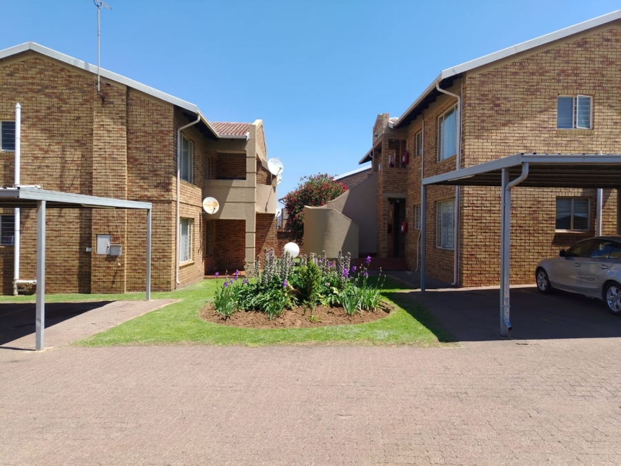 2 Bedroom Property for Sale in Kenleaf Gauteng