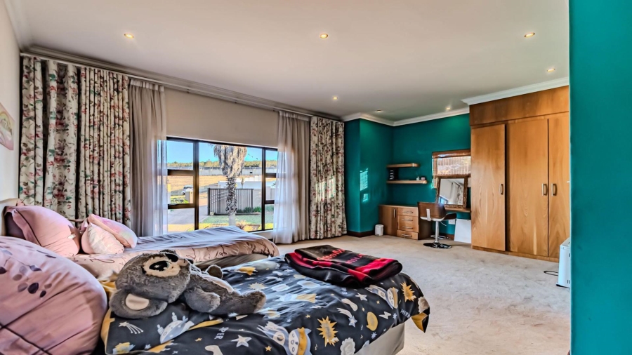 5 Bedroom Property for Sale in Rietfontein SH Gauteng
