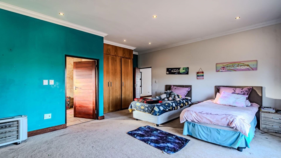5 Bedroom Property for Sale in Rietfontein SH Gauteng