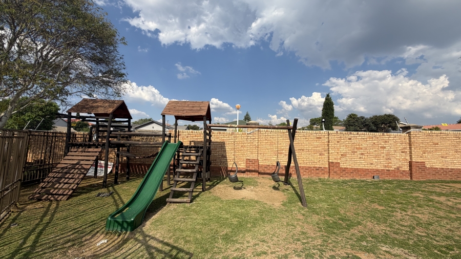 To Let 2 Bedroom Property for Rent in Sagewood Gauteng