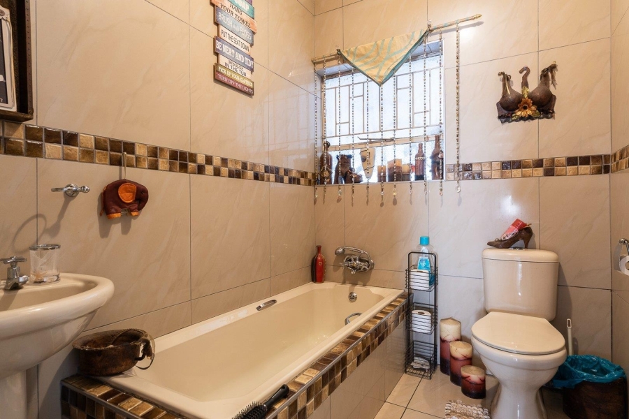 4 Bedroom Property for Sale in Verwoerdpark Gauteng