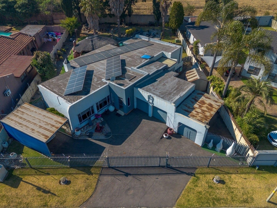 4 Bedroom Property for Sale in Verwoerdpark Gauteng