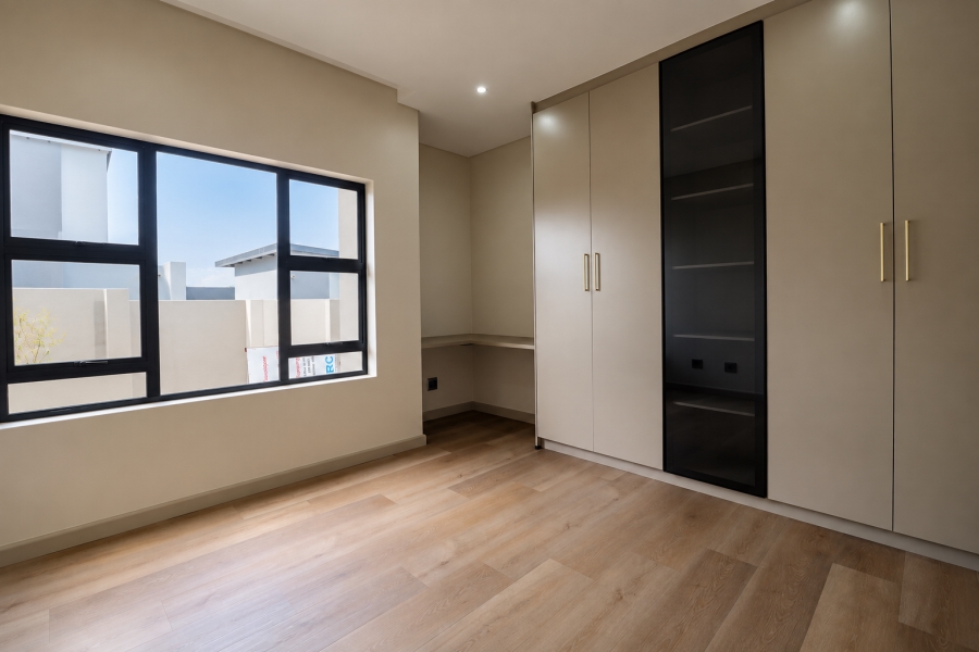 6 Bedroom Property for Sale in Midstream Estate Gauteng