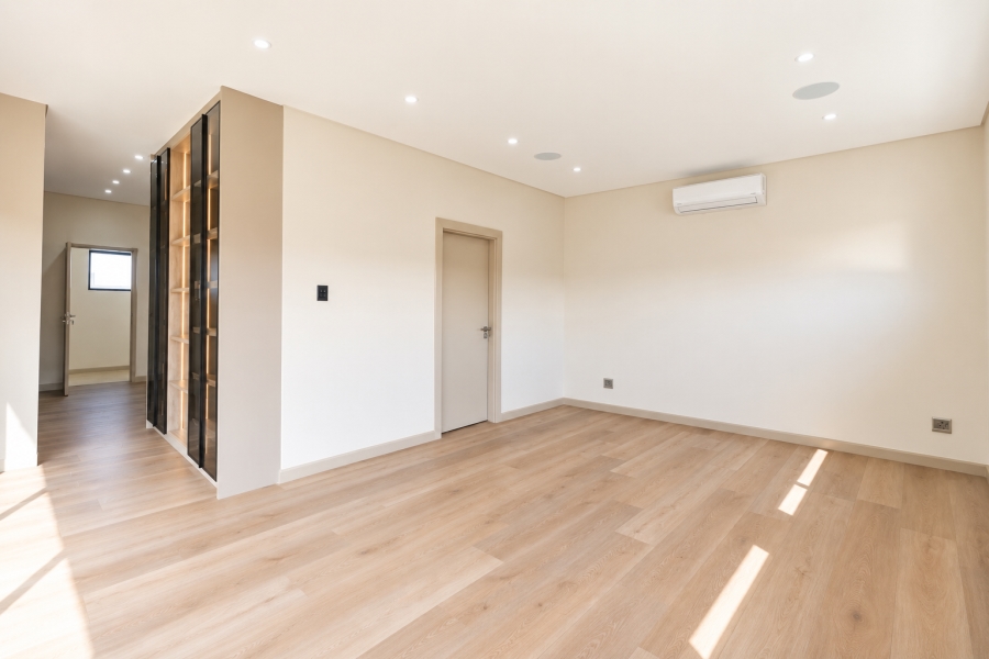 6 Bedroom Property for Sale in Midstream Estate Gauteng