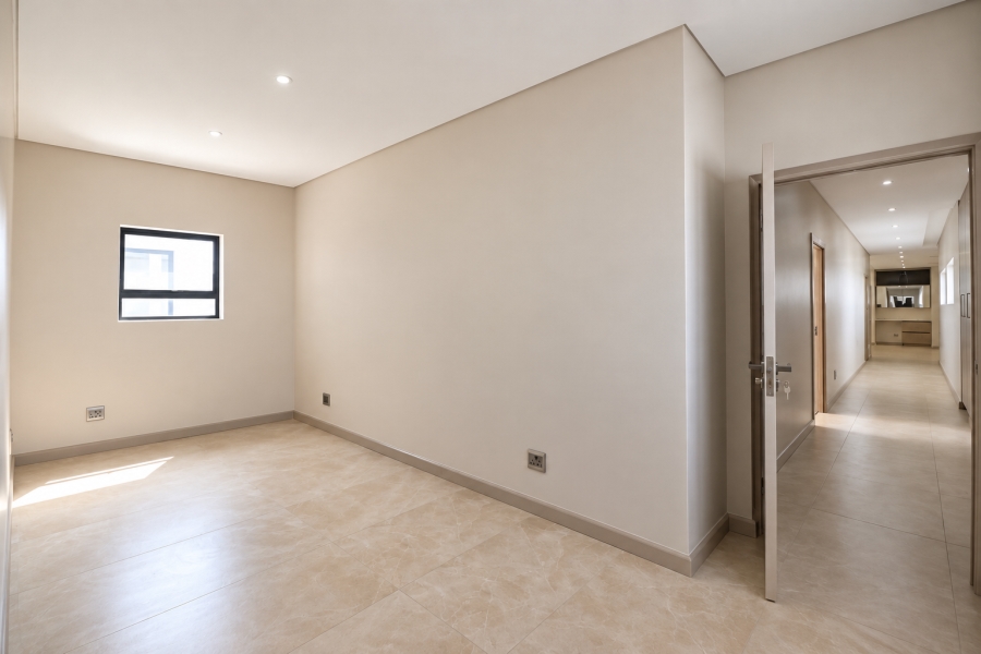 6 Bedroom Property for Sale in Midstream Estate Gauteng